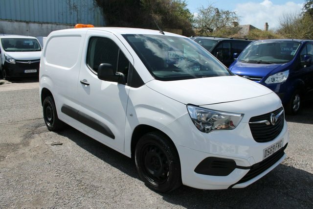 Compare Vauxhall Combo 1.5 L1h1 2300 Sportive Ss 101 Bhp DS69FVG White
