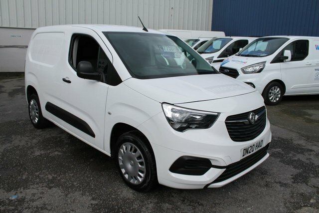 Compare Vauxhall Combo 1.5 L1h1 2300 Sportive Ss 101 Bhp DN20HAO White