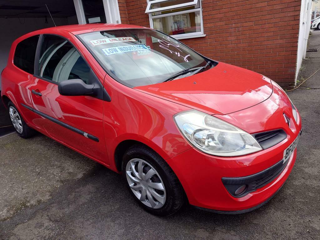 Compare Renault Clio 1.2 16V Extreme BF09CGG Red