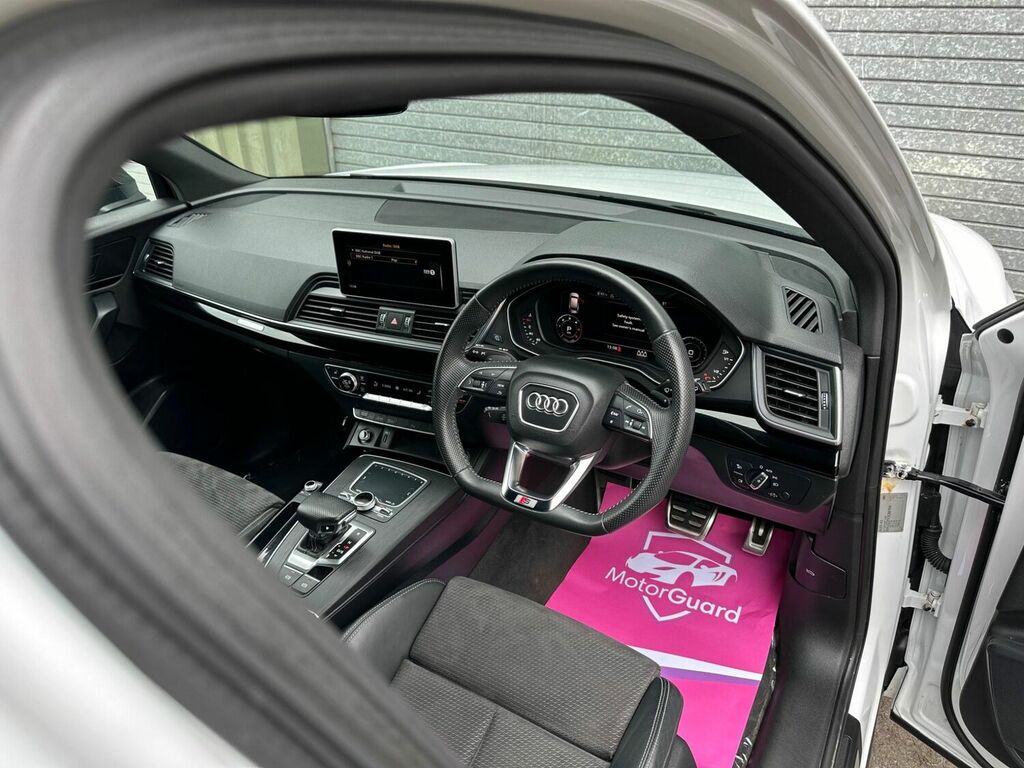 Compare Audi Q5 4X4 2.0 Tdi 40 Black Edition S Tronic Quattro Euro KT19DDX White