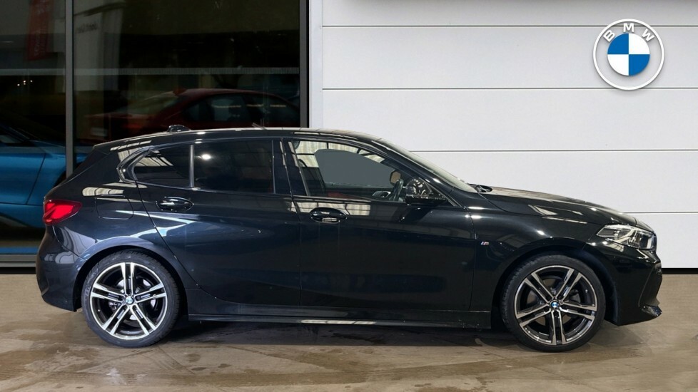 Compare BMW 1 Series 118I M Sport KE21VKU Black