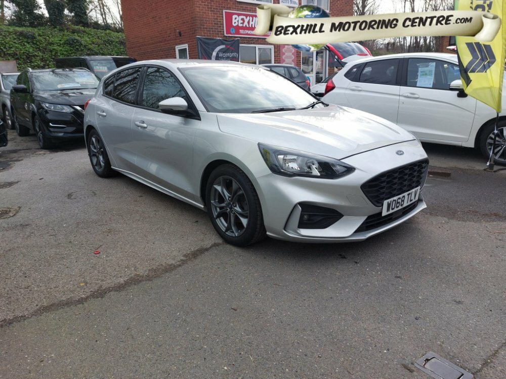 Compare Ford Focus 1.0 Ecoboost 125 St-line 5Drone Owner From New WO68TLV Silver