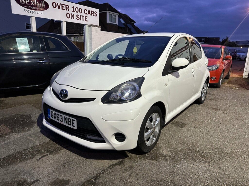 Compare Toyota Aygo Vvt-i Move With GX63NBE White