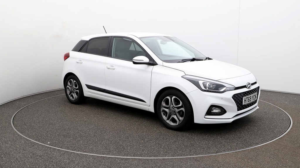 Compare Hyundai I20 Premium Nav HT69YCM White