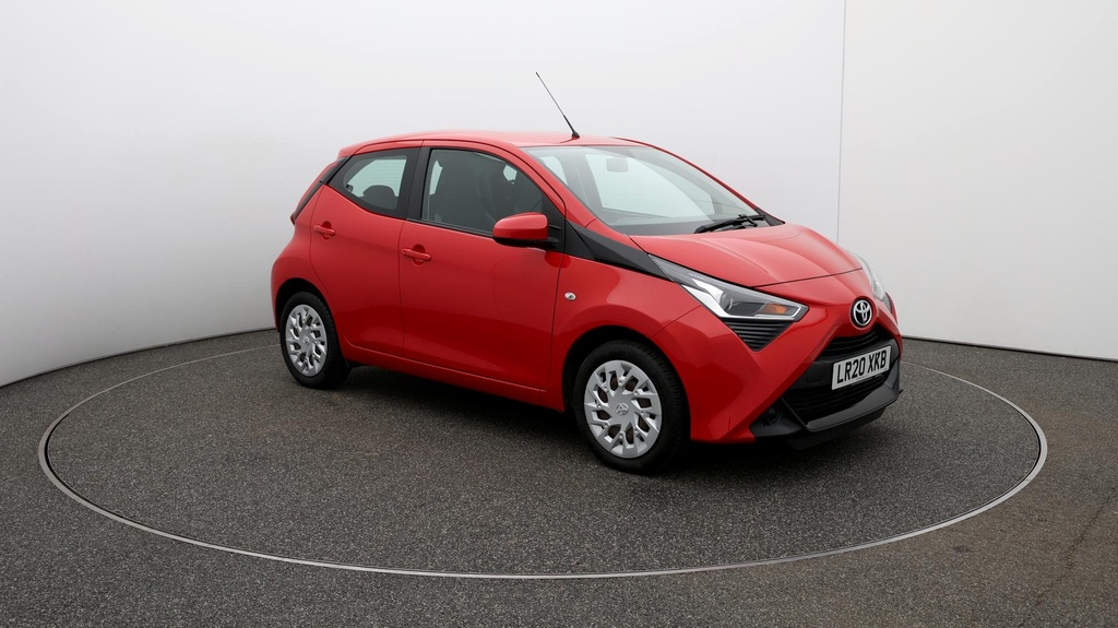Compare Toyota Aygo X X-play LR20XKB Red
