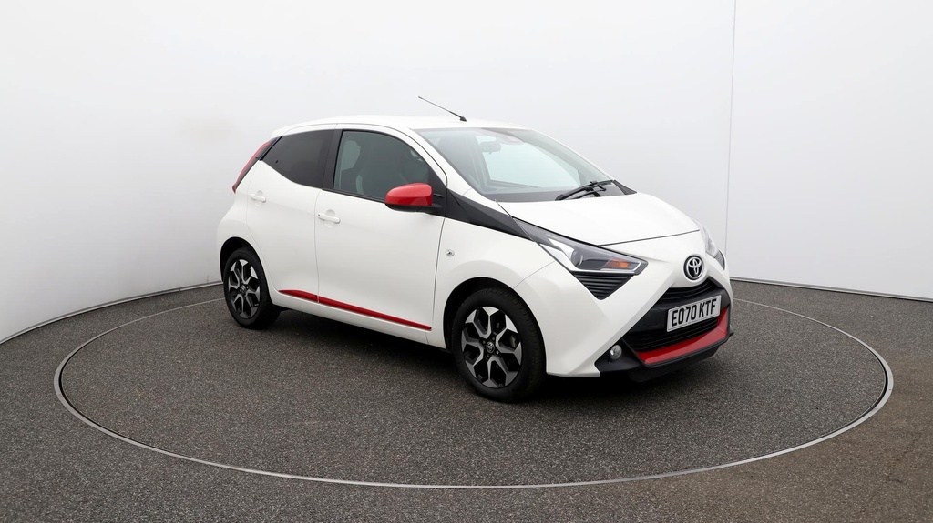 Compare Toyota Aygo X X-trend EO70KTF White