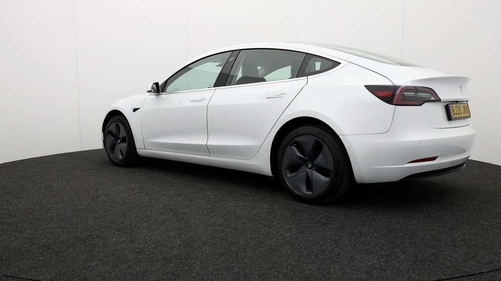 Compare Tesla Model 3 Standard Range Plus BJ20JNX White