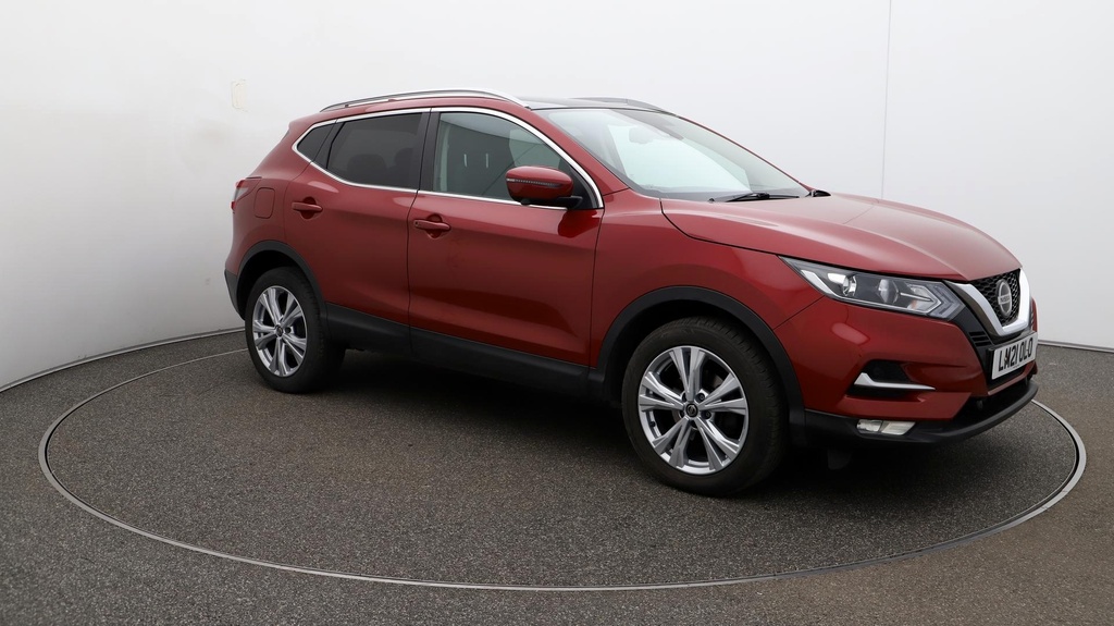 Compare Nissan Qashqai N-connecta LM21OLO Red