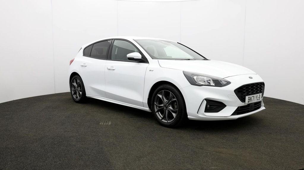 Compare Ford Focus St-line Edition BN71YLB White