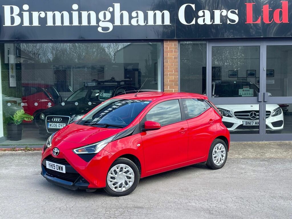 Compare Toyota Aygo Hatchback 1.0 Vvt-i X-play X-shift Euro 6 201 YH19OWW Red
