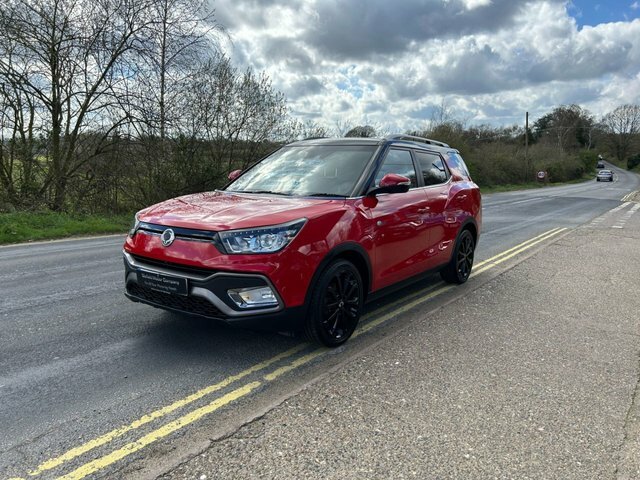 Compare SsangYong Tivoli XLV Xlv 1.6 Elx 113 Bhp LY67AFE Red