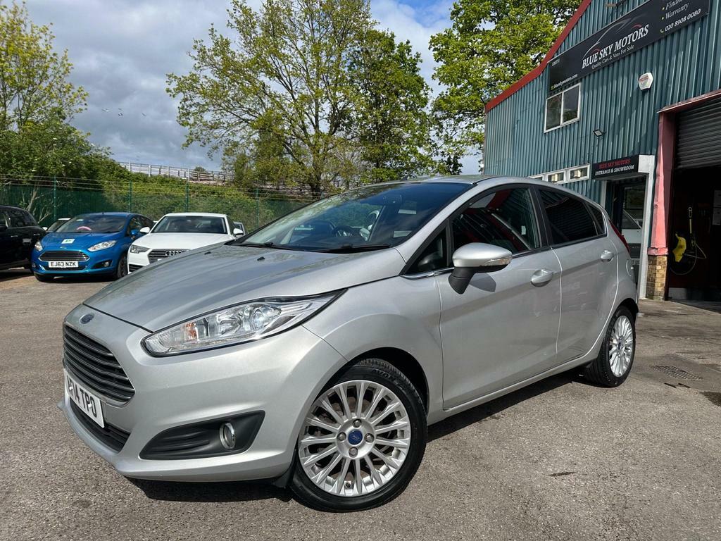 Compare Ford Fiesta 1.0T Ecoboost Titanium Powershift Euro 5 AF14TPO Silver