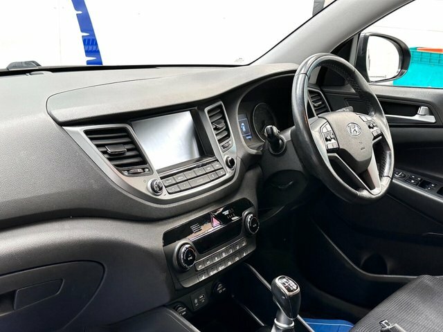 Compare Hyundai Tucson 1.6 Gdi Se Nav Blue Drive 130 Bhp MF67FMJ Grey