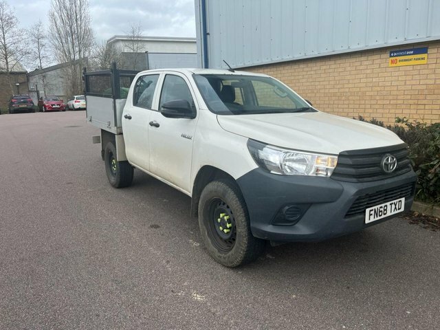 Compare Toyota HILUX 2018 2.4 Active 4Wd D-4d Dcb 148 Bhp FN68TXD White