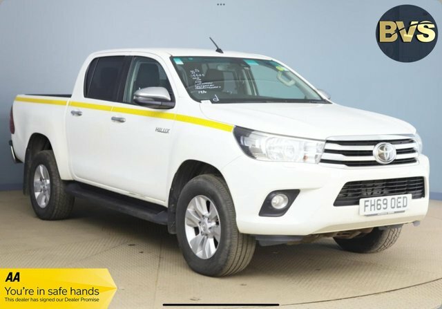 Compare Toyota HILUX 2020 2.4 Icon 4Wd D-4d Dcb 148 Bhp FH69OED White