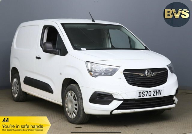 Compare Vauxhall Combo 2020 1.5 L1h1 2300 Sportive Ss 101 Bhp DS70ZHV White