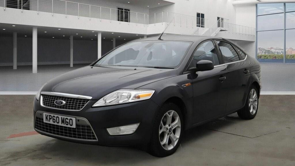 Compare Ford Mondeo Hatchback 2.0 Ecoboost Titanium Powershift 20 KP60MGO Grey