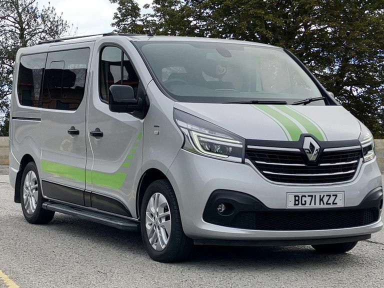 Compare Renault Trafic Sl28 Energy Dci 145 Spaceclass 9 Seater BG71KZZ Silver