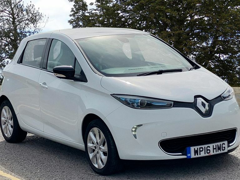 Compare Renault Zoe 65Kw Dynamique Nav Quick Charge 22Kwh WP16HMG White