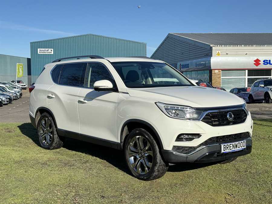 Compare SsangYong Rexton 2.2 Ultimate PE67JYD White