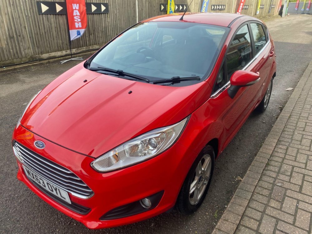 Compare Ford Fiesta 1.0T Ecoboost Zetec Euro 5 Ss MX63OYL Red