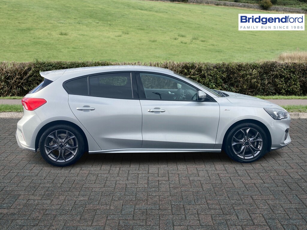 Compare Ford Focus Ford Focus 1.0 St-line Edition CN71FFD Silver