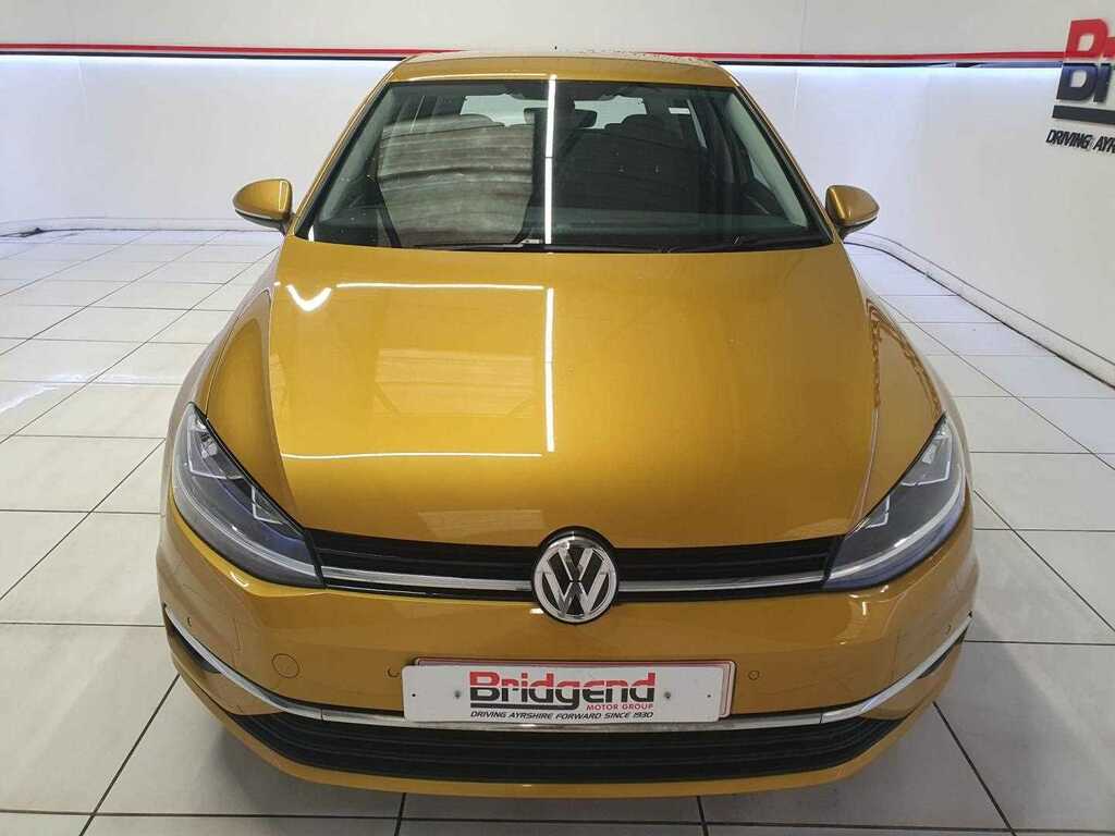Compare Volkswagen Golf 1.0 Tsi Se Hatchback WUI9747 Yellow