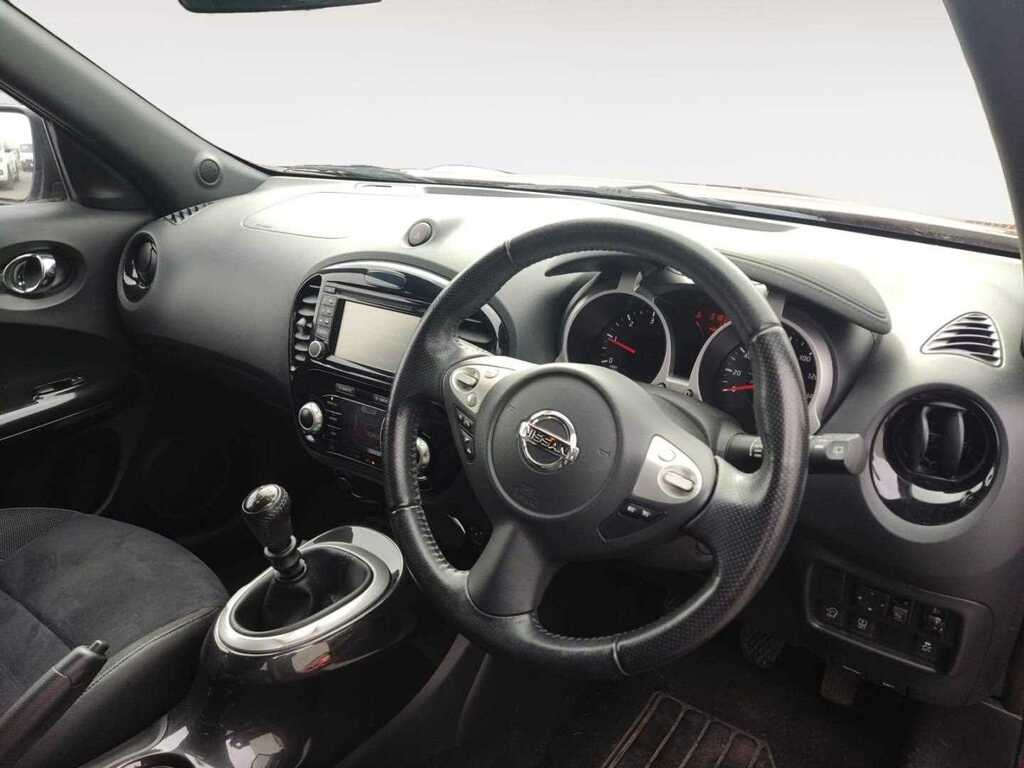 Compare Nissan Juke N-connecta Dci VE66OZD Red