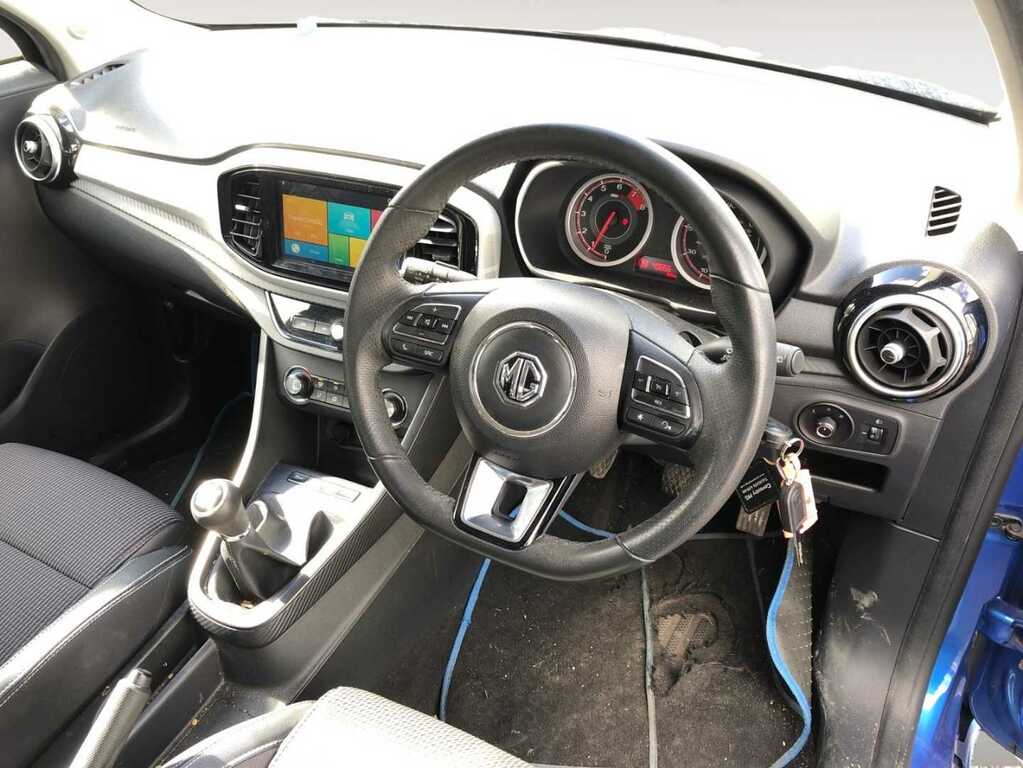 Compare MG MG3 1.5 Vti-tech Exclusive Hatchback BJ68RZC Blue
