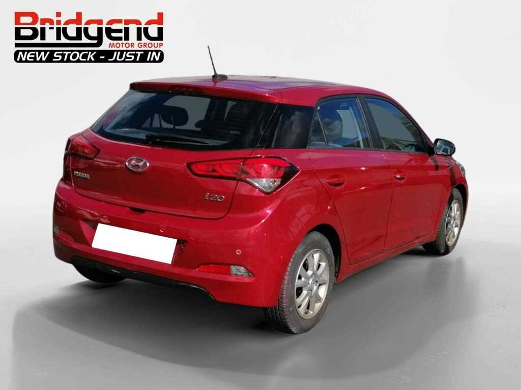Compare Hyundai I20 1.2 Se Hatchback EN67LHV Red
