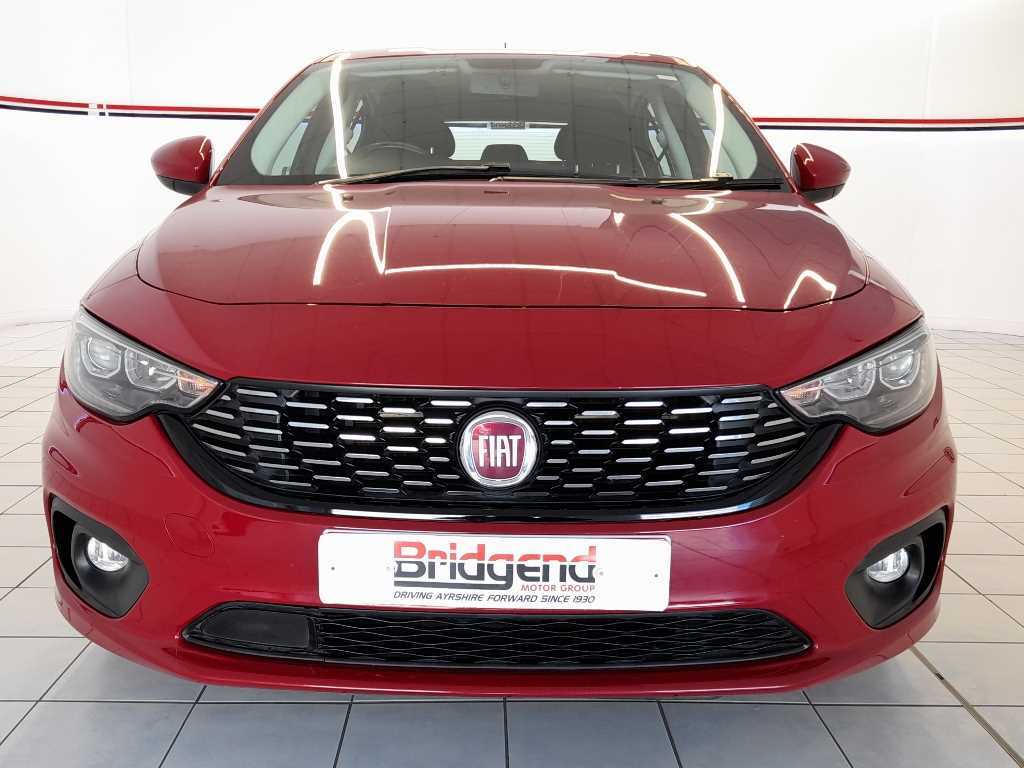 Fiat Tipo 1.4 Mpi Easy Plus Hatchback Red #1