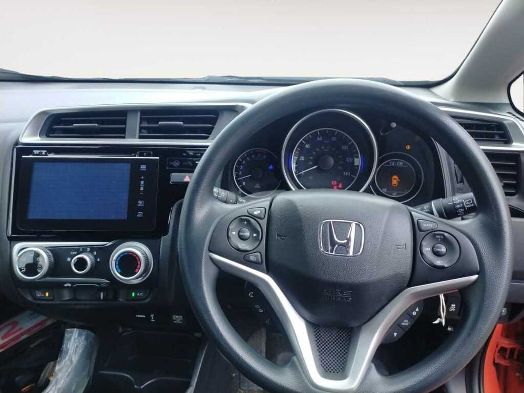 Compare Honda Jazz 1.3 I-vtec Se Navi Hatchback LC18XJE Orange