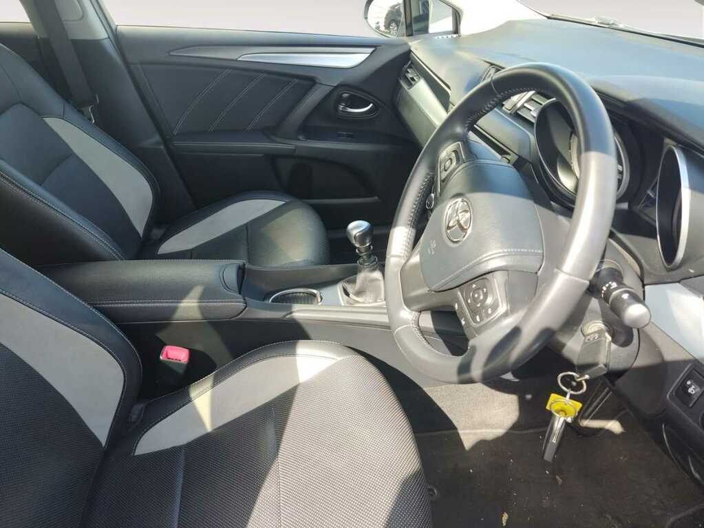 Compare Toyota Avensis 1.8 V-matic Design Saloon SE17JYG Grey