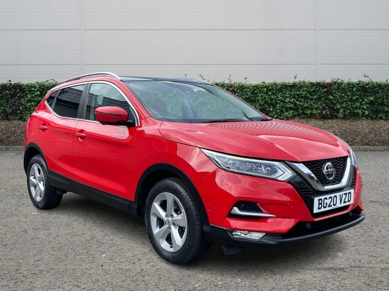 Compare Nissan Qashqai Tekna Dig-t S-a BG20VZD Red