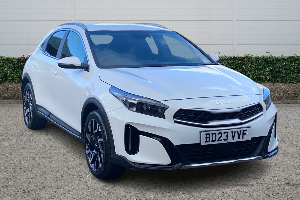 Compare Kia Xceed Xceed 3 BD23VVF White