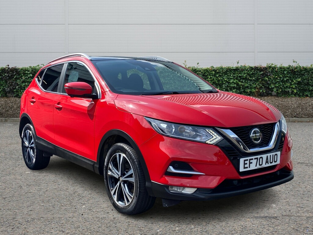 Compare Nissan Qashqai N-connecta Dig-t EF70AUO Red