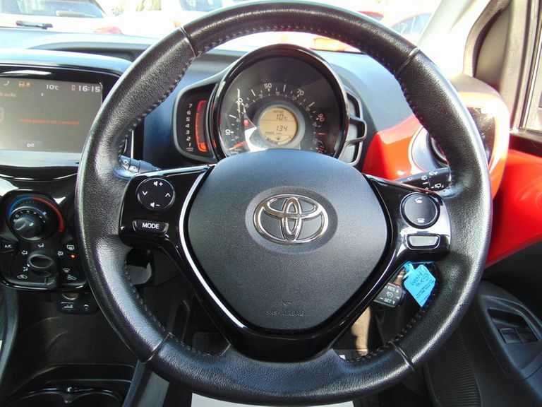 Compare Toyota Aygo 1.0 Vvt-i X-pression Hatchback E GX16HRM Red