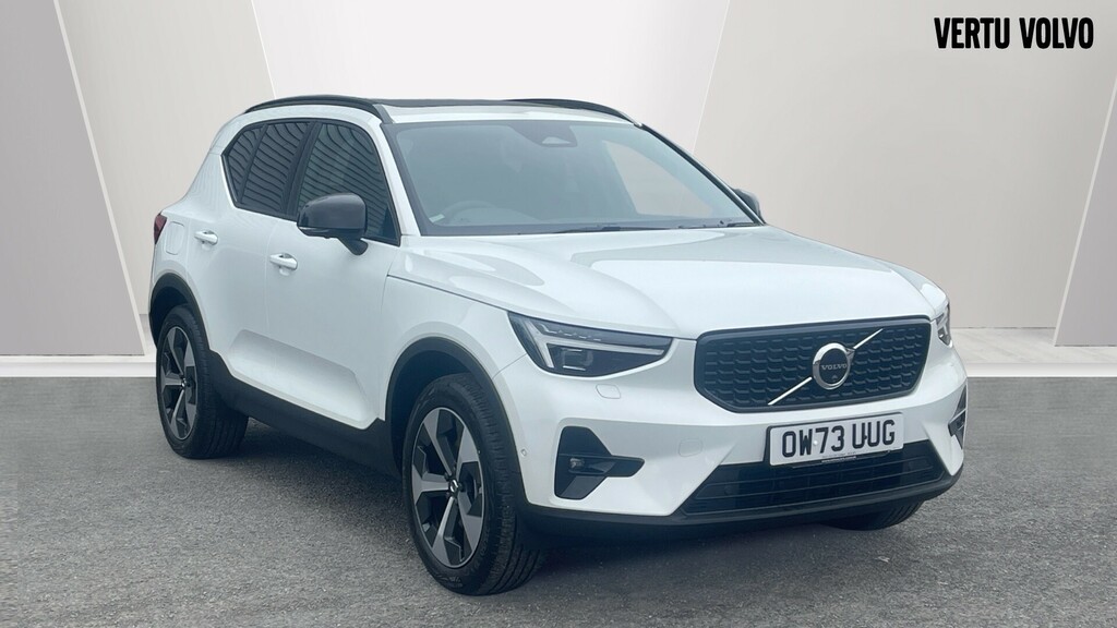 Compare Volvo XC40 Ultimate OW73UUG White