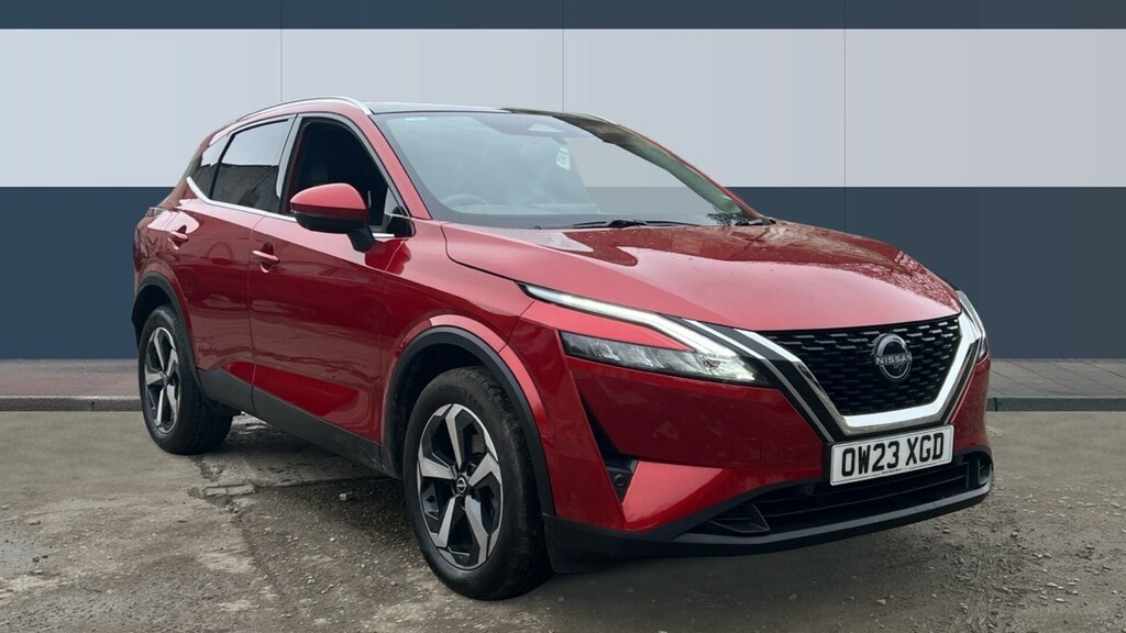 Compare Nissan Qashqai N-connecta OW23XGD Red