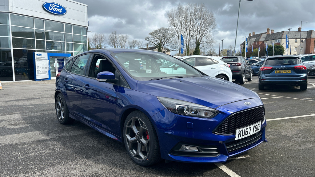 Compare Ford Focus St-3 KU67YSC Blue