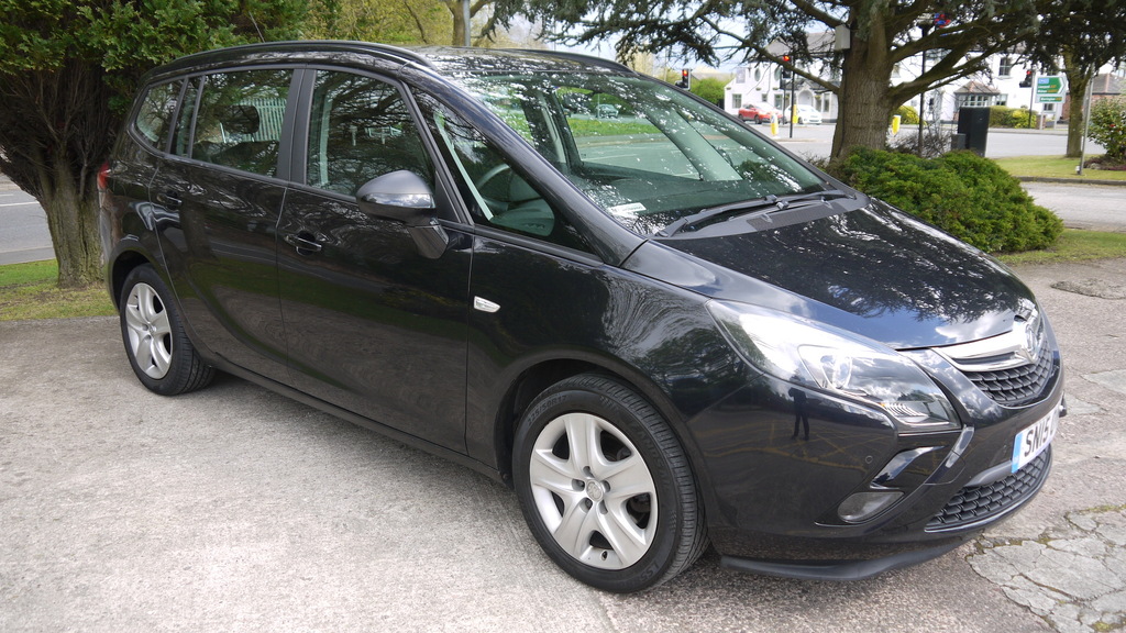 Compare Vauxhall Zafira 1.4T Exclusiv SN15OVR Black