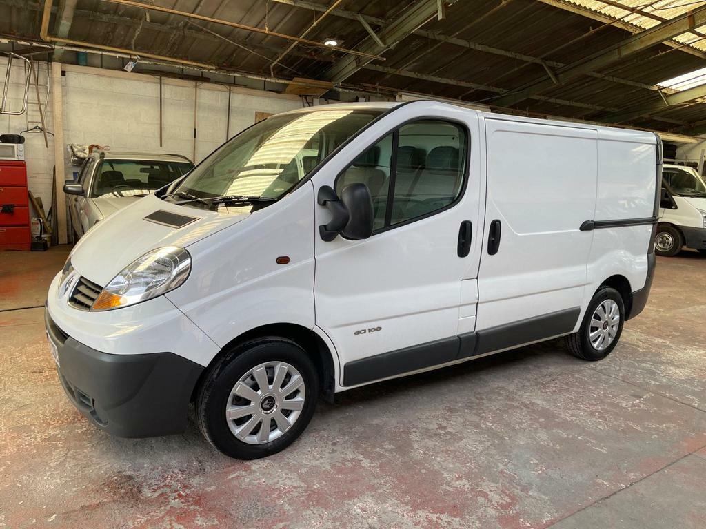 Compare Renault Trafic 1.9 Td Dci Sl27 Phase 2 FV56COU White