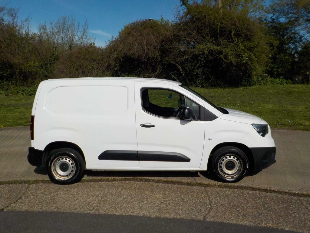 Compare Vauxhall Combo 1.5 Turbo D 2000 Edition L1 H1 Euro 6 Ss VO20UKW White