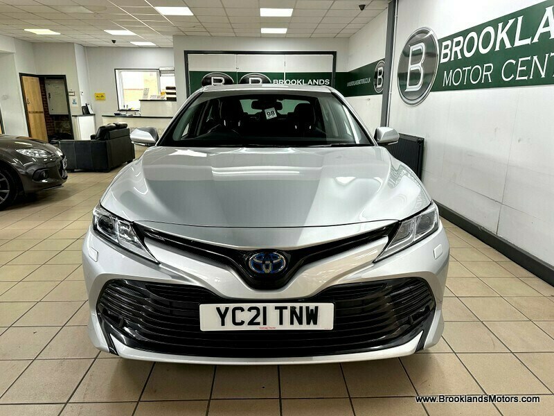 Compare Toyota Camry 2.5 Vvt-i Design Sat Nav, Leather Heated Seats YC21TNW Silver