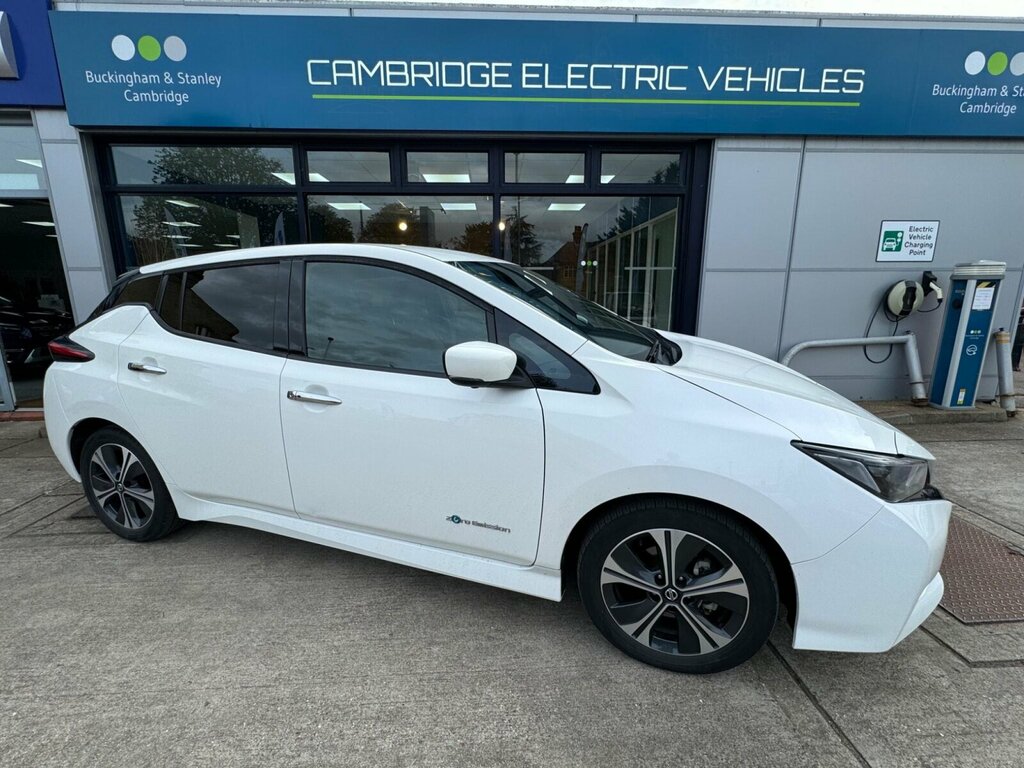 Compare Nissan Leaf 40Kwh N-connecta LM68AOW White