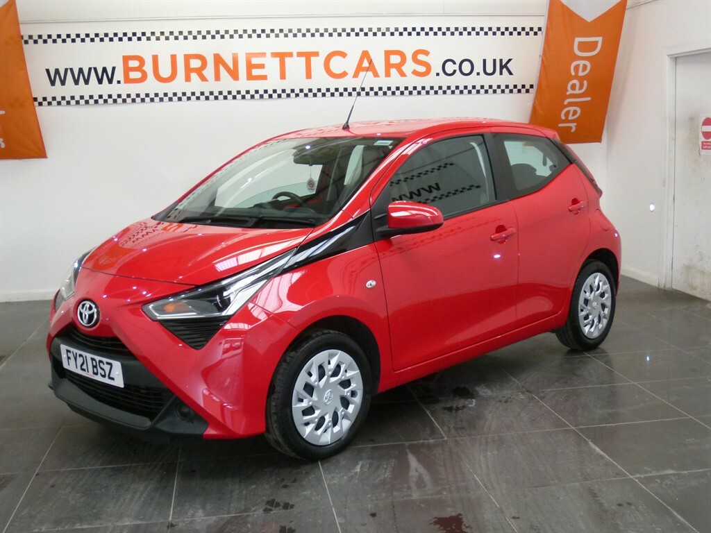Compare Toyota Aygo Vvt-i X-play Tss FY21BSZ Red