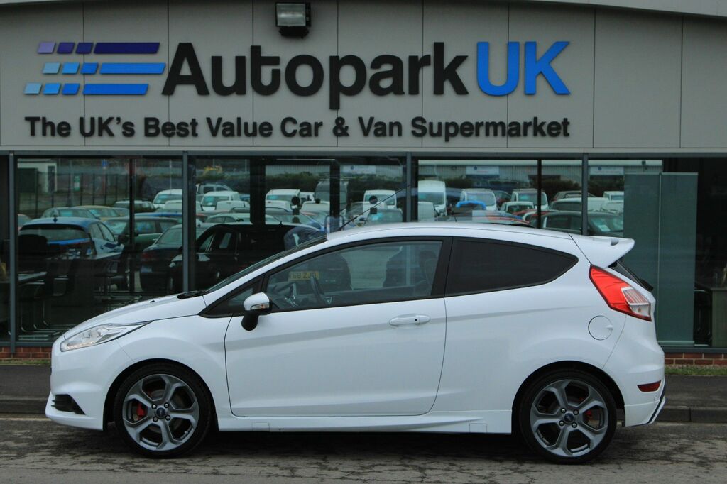 Compare Ford Fiesta 1.6 St-3 180 Bhp YK64OMT White