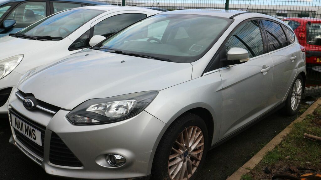 Compare Ford Focus 1.6 Zetec 124 Bhp NA11NWS Silver