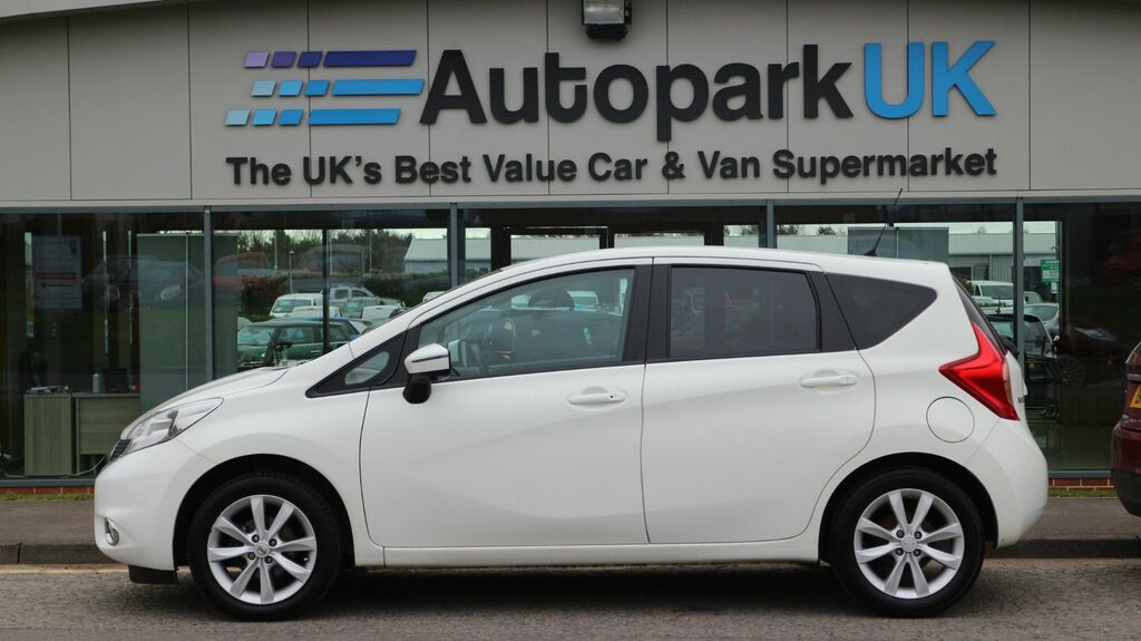 Compare Nissan Note 1.2 Tekna Dig-s 98 Bhp SK66LRF White