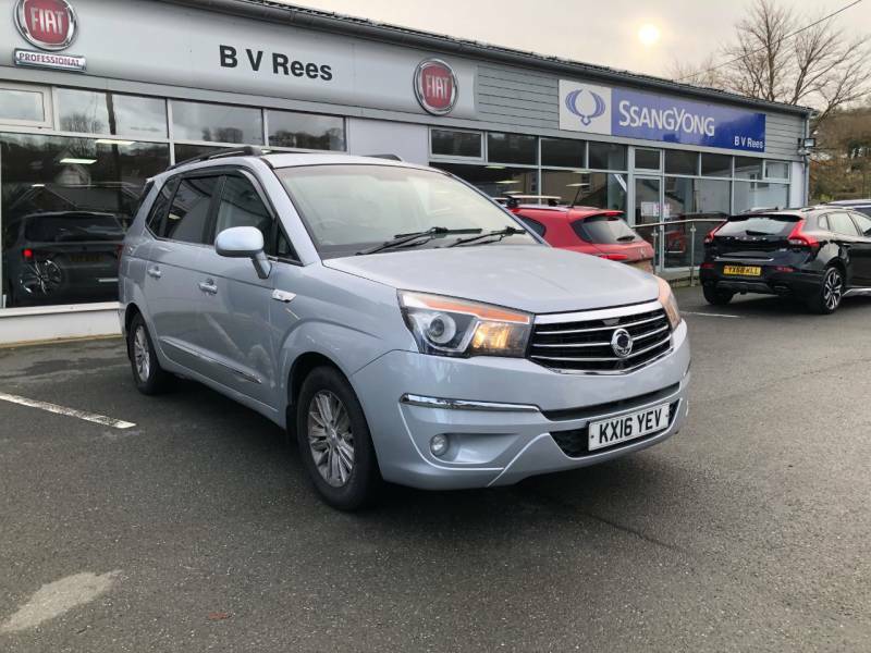 Compare SsangYong Turismo 2.2 Ex Tip KX16YEV Silver